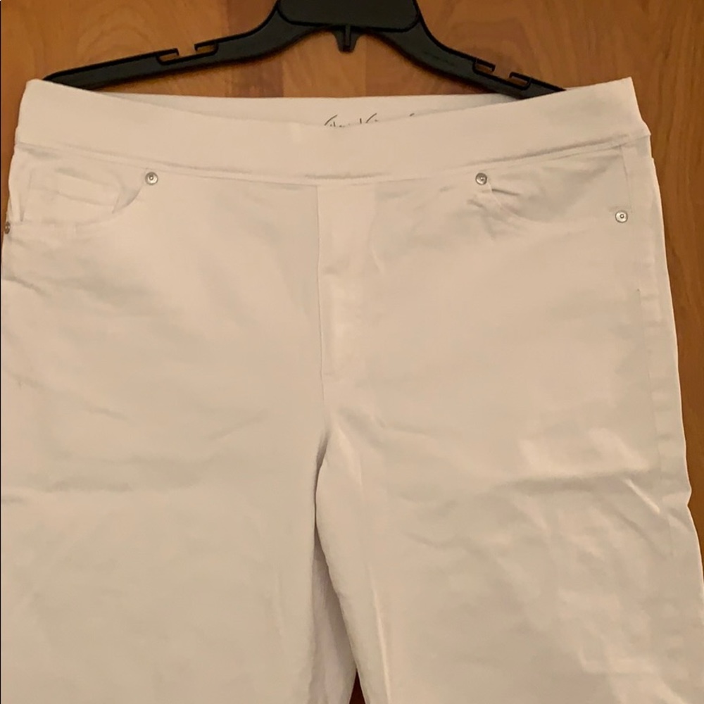 Ladies capris - Picture 2 of 7